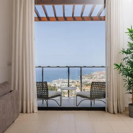 Sunset White - Ocean View, Jakuzzi, Heated Pool, Air-conditioning, Grill Villa Playa de las Americas (Tenerife)